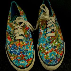 Sorry topsider worn once or twice.